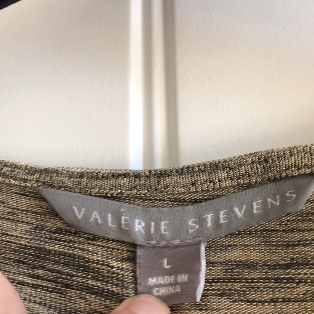 Valerie Steven’s Gold Shimmering Bell-Sleeve Top - Picture 6 of 7
